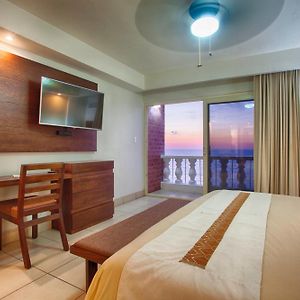 Deluxe Oceanfront King Room